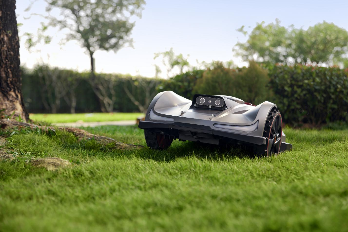Sunseeker Launches Robotic Mowers on Lowe’s Online Platform